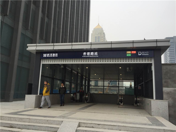 “换乘王”地铁站新增45处标识