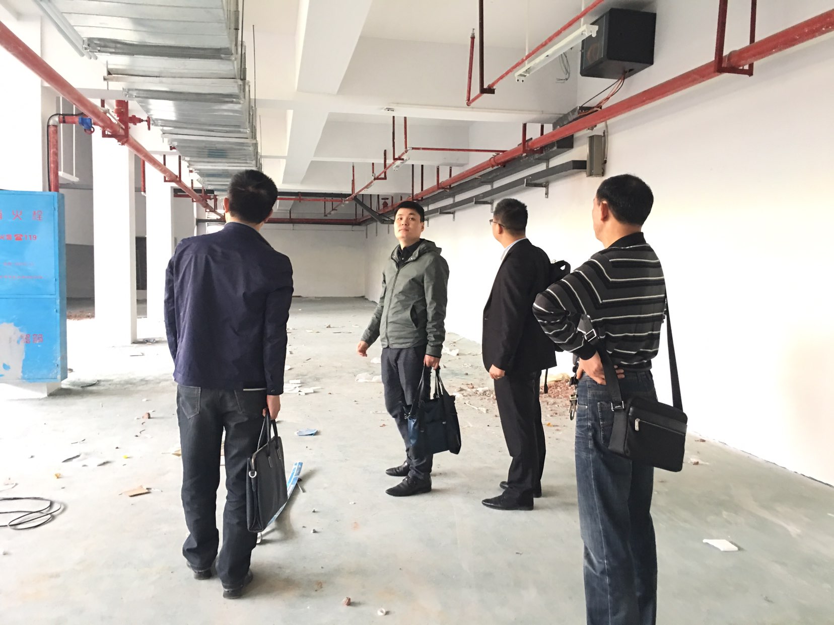 严谨生产，安全施工，美景金秋更蓬勃
