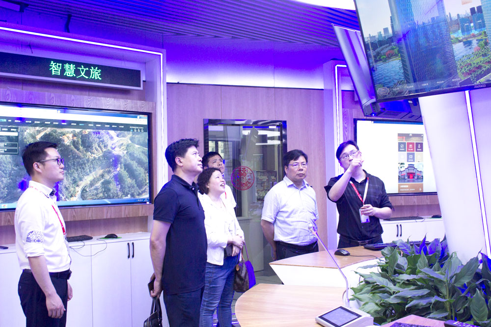 长沙市高新区领导一行莅临途记互联调研指导工作